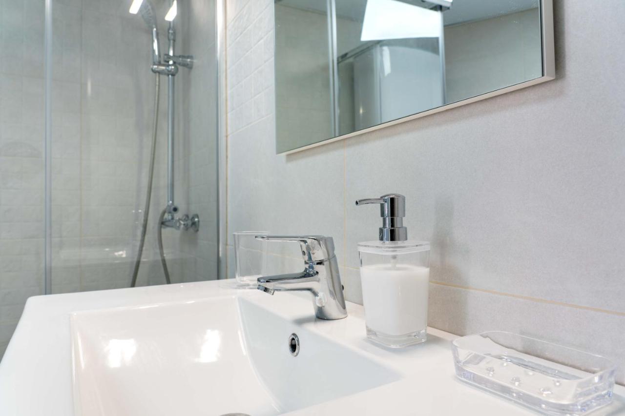 Apartamento Benalmadena Puerto Marina Apartment Ngoại thất bức ảnh