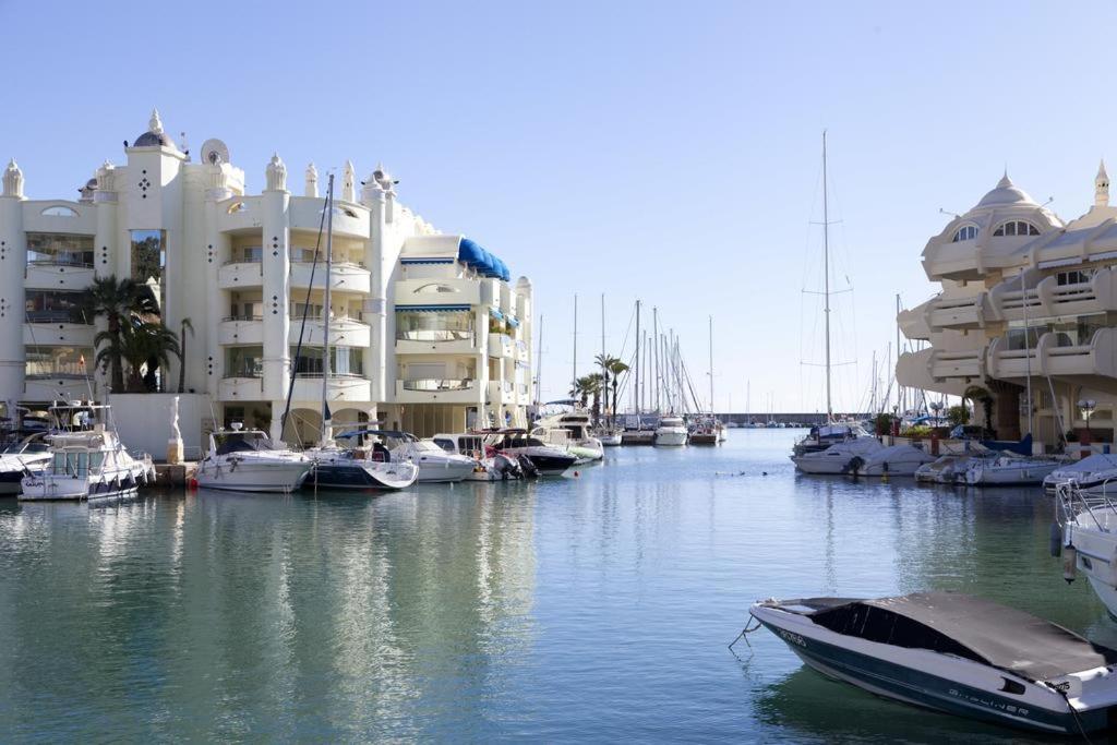 Apartamento Benalmadena Puerto Marina Apartment Ngoại thất bức ảnh